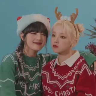 Стікер (G)I-DLE 👩‍❤️‍💋‍👩