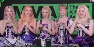 Стікер (G)I-DLE 👋