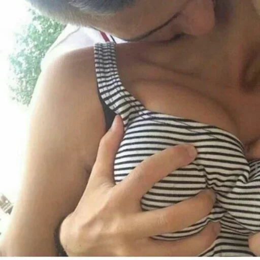 Стикер boobs 🍑