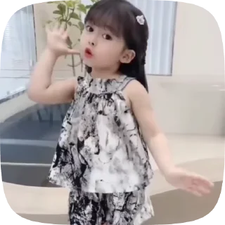 Эмодзи Cute Baby 🏃‍♀️