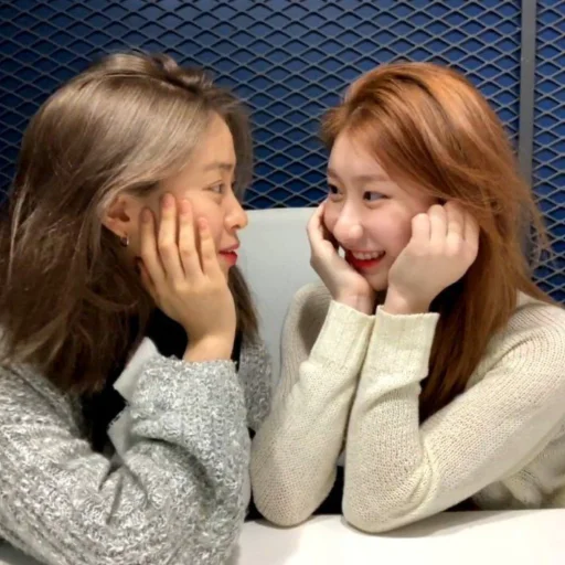 Ryujin & Chaeryeong emoji 🥺