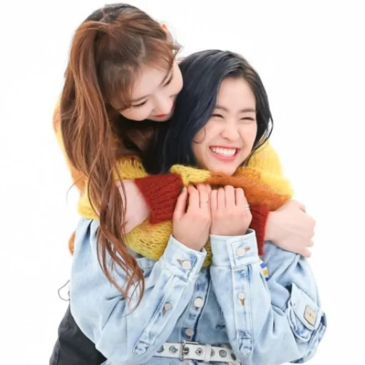 Ryujin & Chaeryeong emoji 🤗