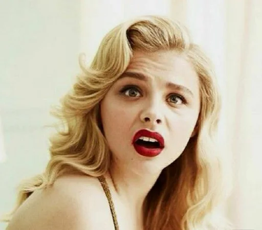 Стикер chloe grace moretz 🤨