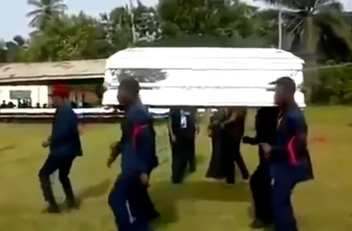 Эмодзи Dancing Coffin ?