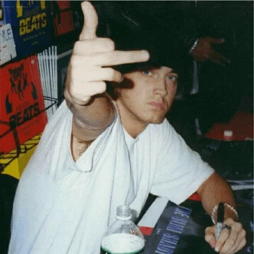 Эмодзи Eminem Fingers  ☹️
