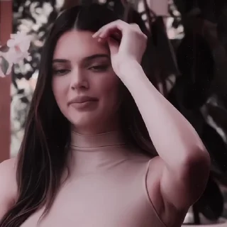 Kendall Jenner emoji 😐