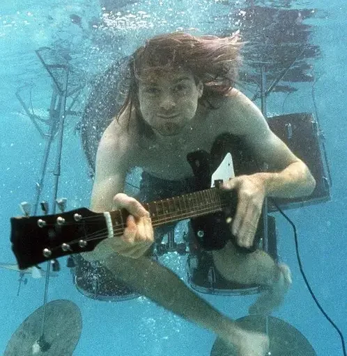 Эмодзи Kurt Cobain 🥲