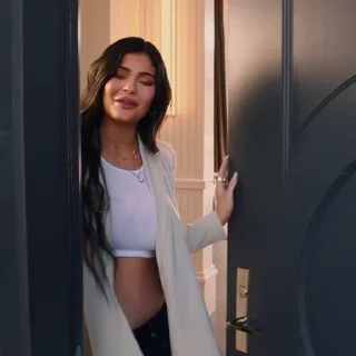 Kylie Jenner sticker 😐