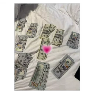 Стикер love money 🫥