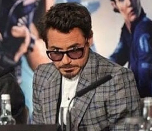 Стикер Telegram «Robert Downey Jr.» 🧐