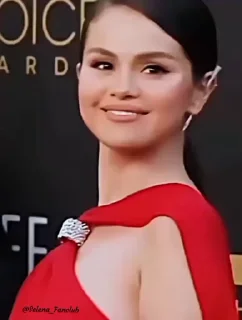 Selena Gomez emoji 😜