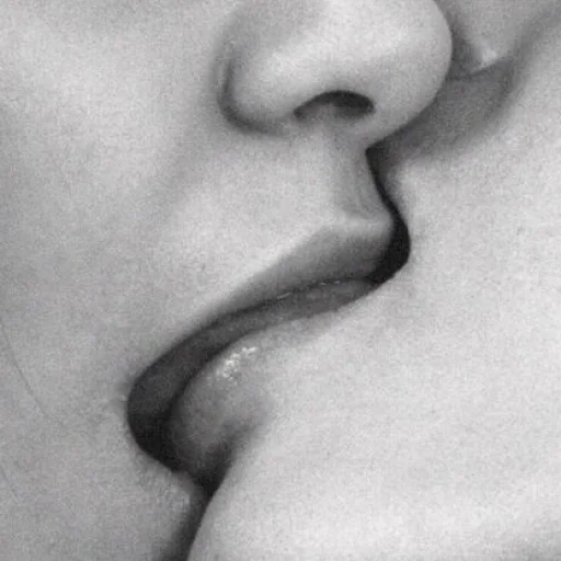 Стикер Shall we kiss? 🥰