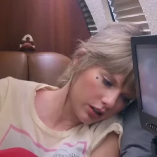 Taylor Swift sticker 😐