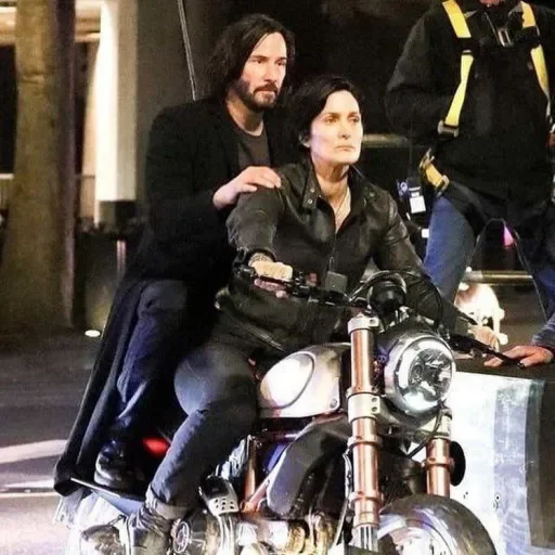 Эмодзи The Matrix resurrections 🏍