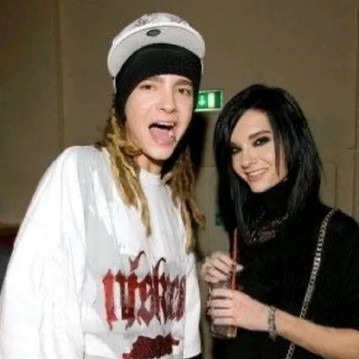 Токио хотел билл каулитц. Токио хотел билл каулитц. Форум токио хотел черный. Том каулитц плачет. Билл каулитц плачет.