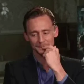 Tom Hiddleston | Том Хиддлстон stiker 🤔
