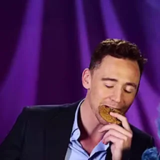 Tom Hiddleston | Том Хиддлстон emoji 😋