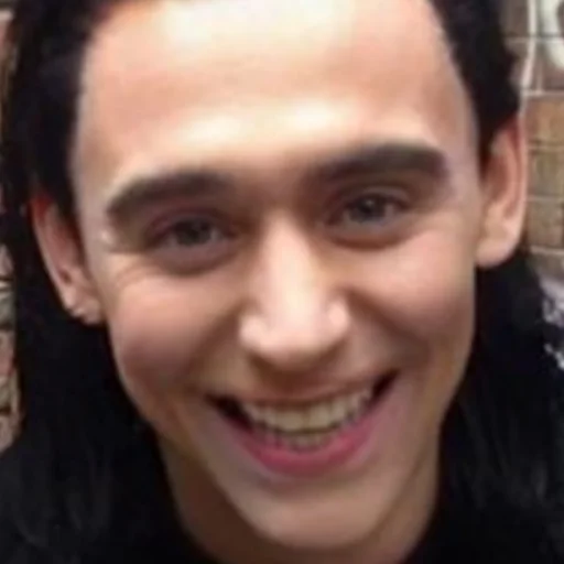 Tom Hiddleston  sticker 🧊