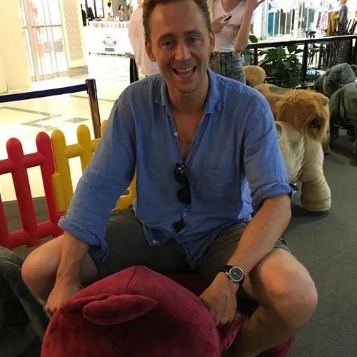 Tom Hiddleston  emoji 🧊
