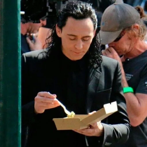 Telegram stiker «Tom Hiddleston» 🧊