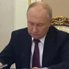 Эмодзи Vladimir Putin 🤔